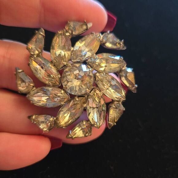 Vintage Rhinestone Swirl Brooch Pin Clip - Picture 2 of 8